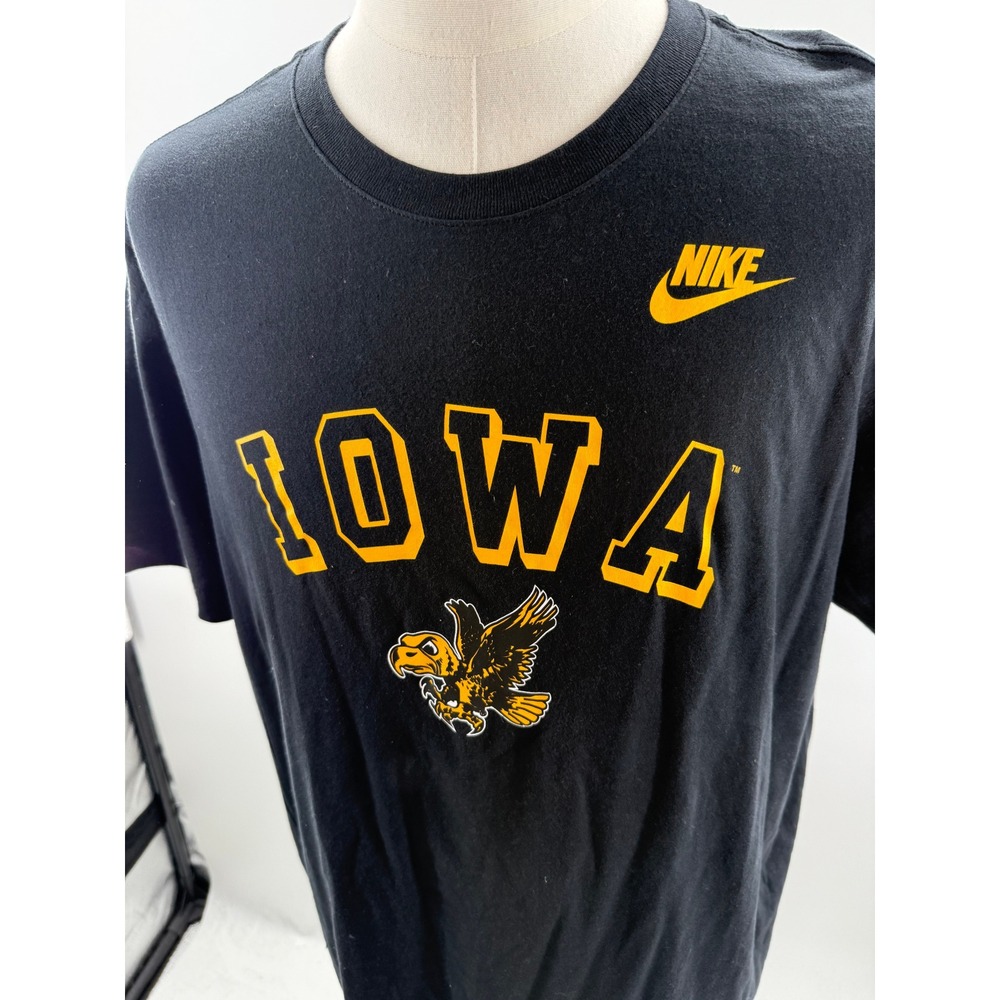 Nike Iowa Hawkeyes Black Graphic Tee Shirt Herky the Hawk NCAA Mens XL New - Picture 3 of 8